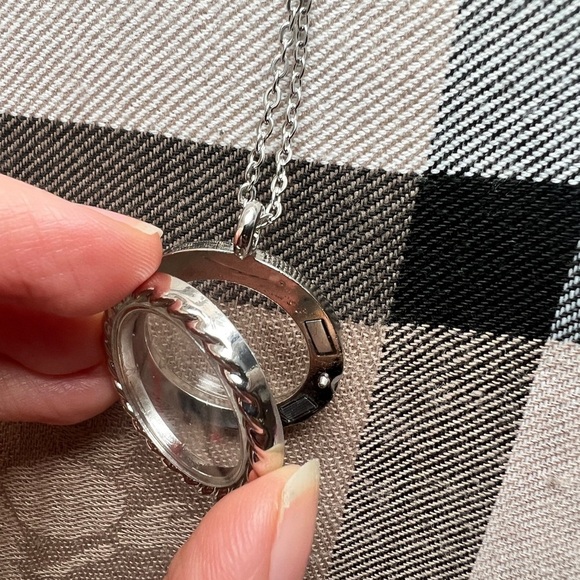 Silver Chain Necklace with Circular Pendant Jewelry Elegant Victorian Inspired - Picture 6 of 10